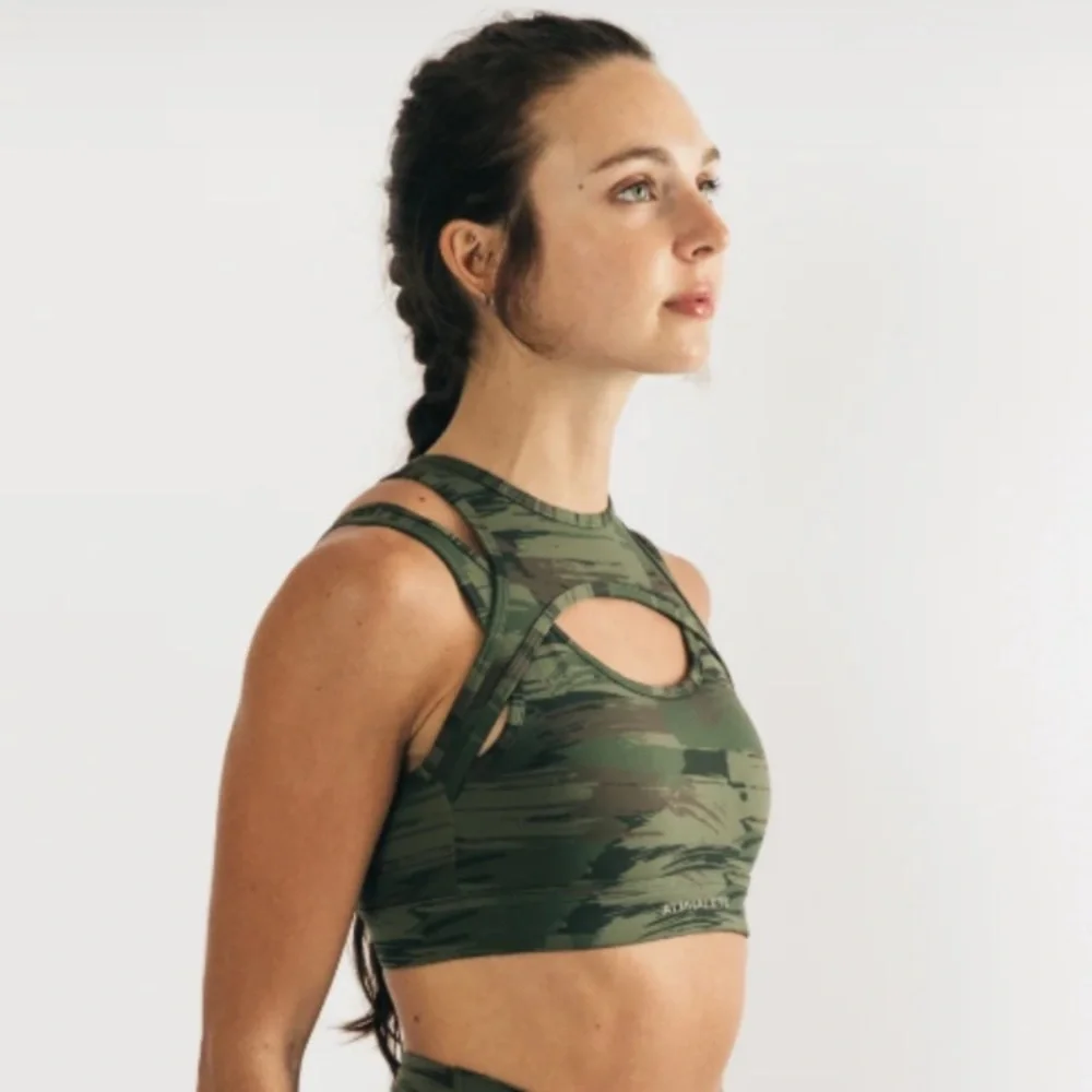 ALPHALETE Surface Keyhole Army Green Camouflage Sports Bra Medium_8